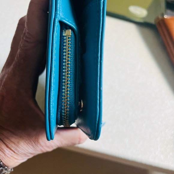 NWOT Beautiful Turquoise Long TORY BIRCH Authentic Wallet with stunning inside! - Picture 9 of 9